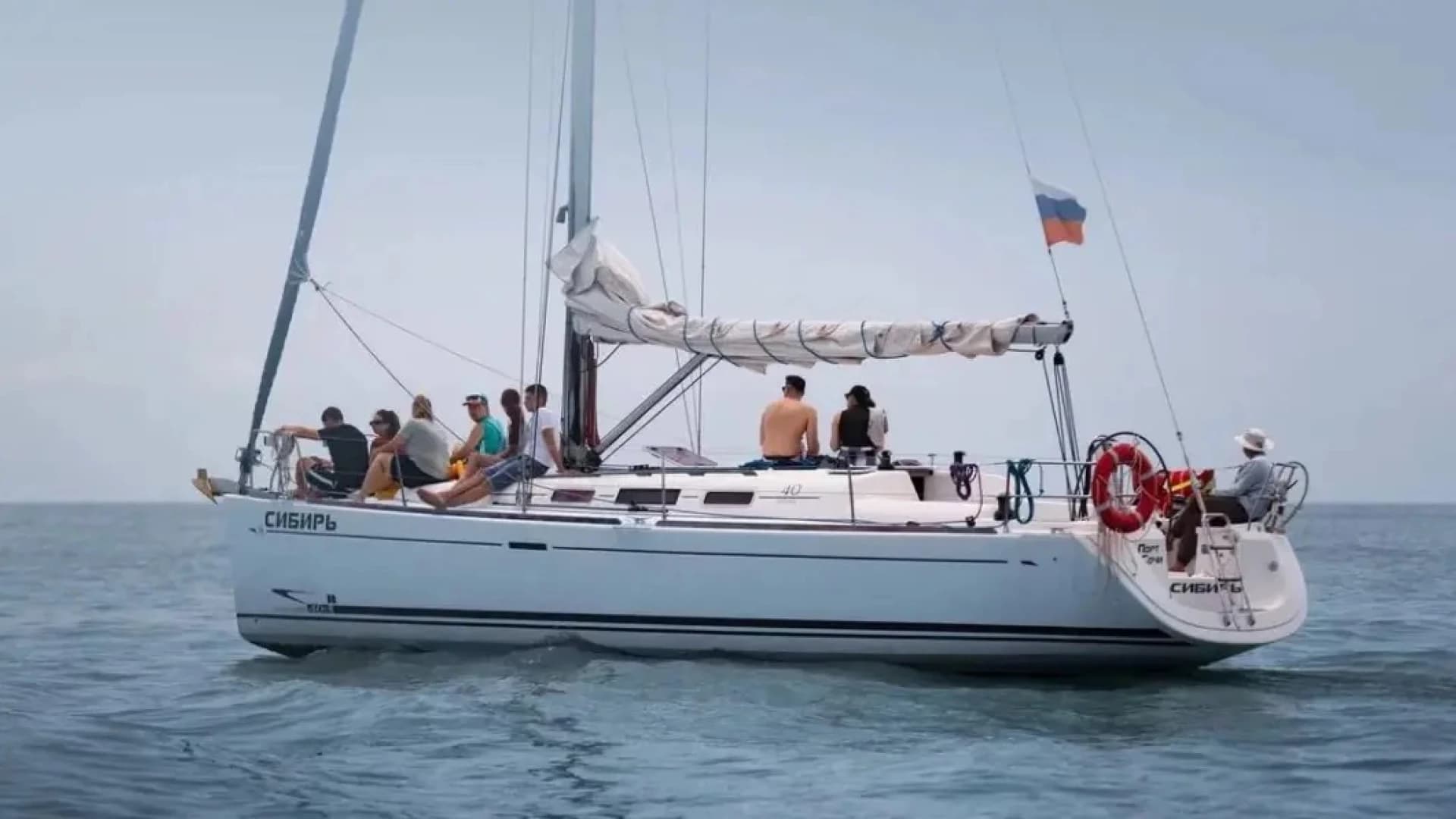 Морская прогулка на парусной яхте в Сириусе