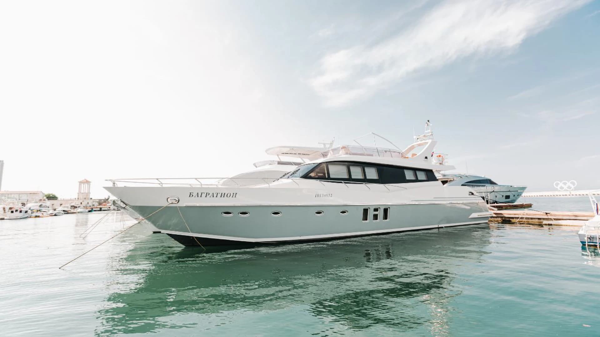 Аренда раскошной яхты Багратион. Центральный порт