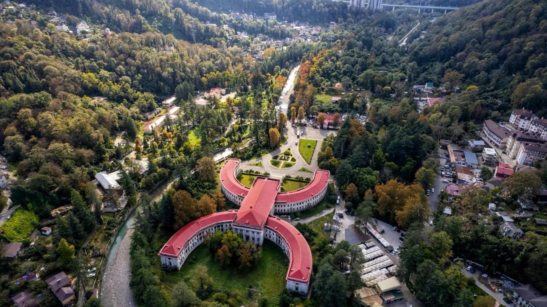 «Дворец исцеления, водопады и чайные холмы» - новый тур 2025 года