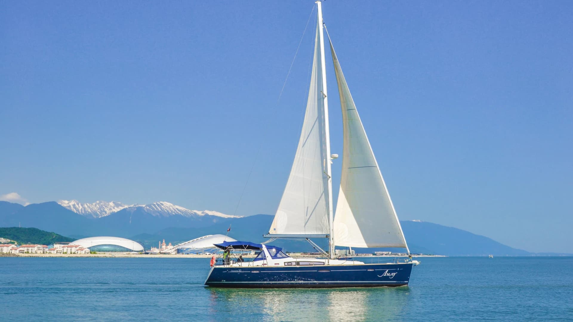 Аренда парусной яхты Лилу. Имеретинский порт