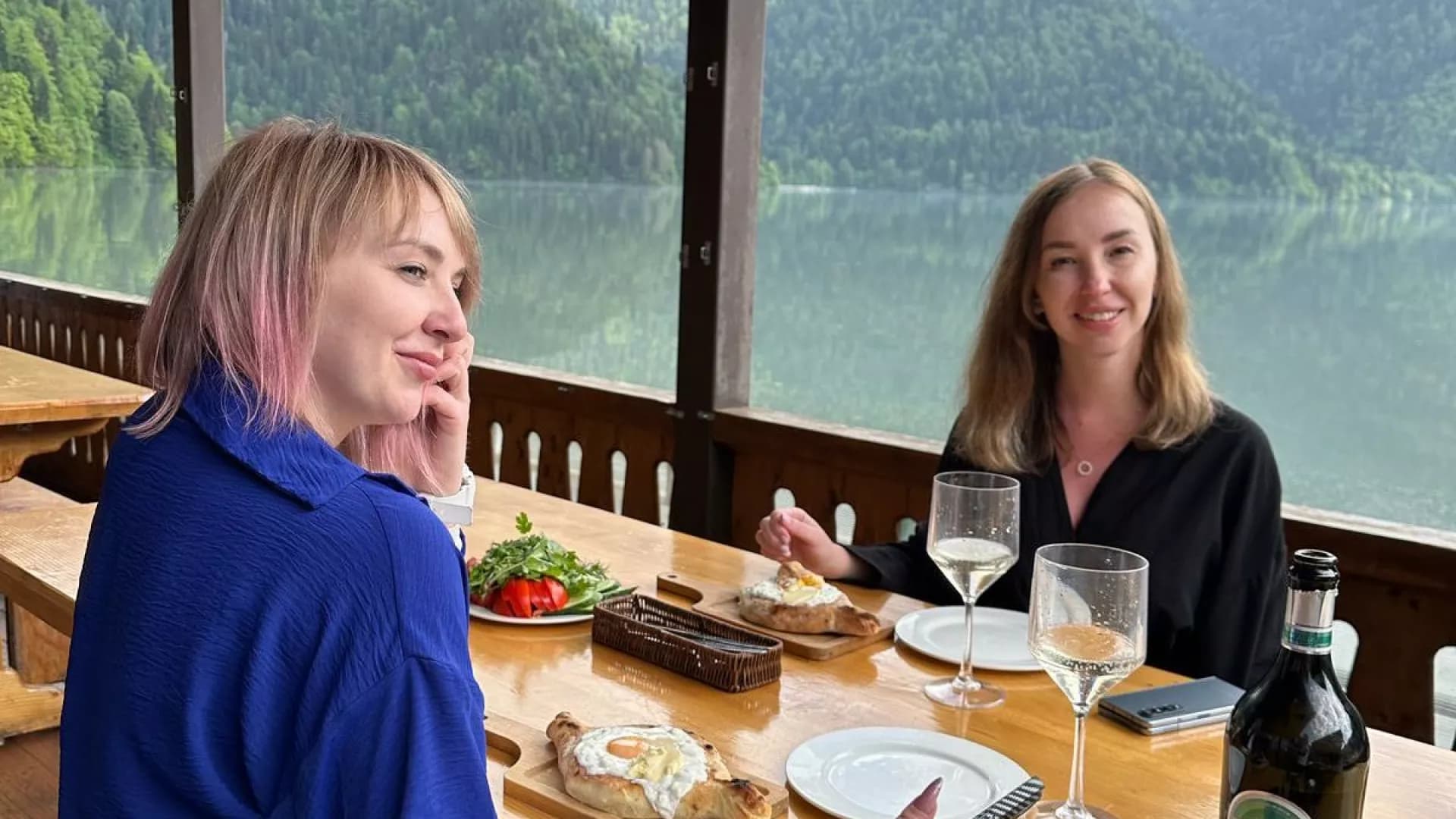 Индивидуальная экскурсия на озеро Рица на Mercedes V-class