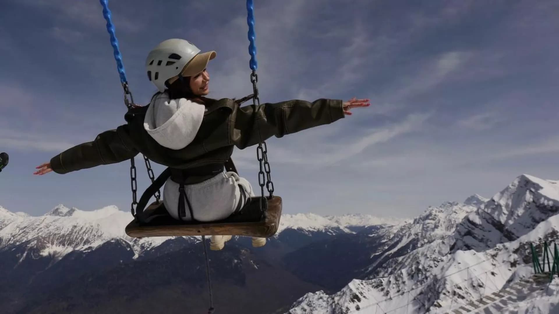 Индивидуальная экскурсия на три курорта: "Красная поляна, Роза Хутор, Газпром" на Mercedes V-class