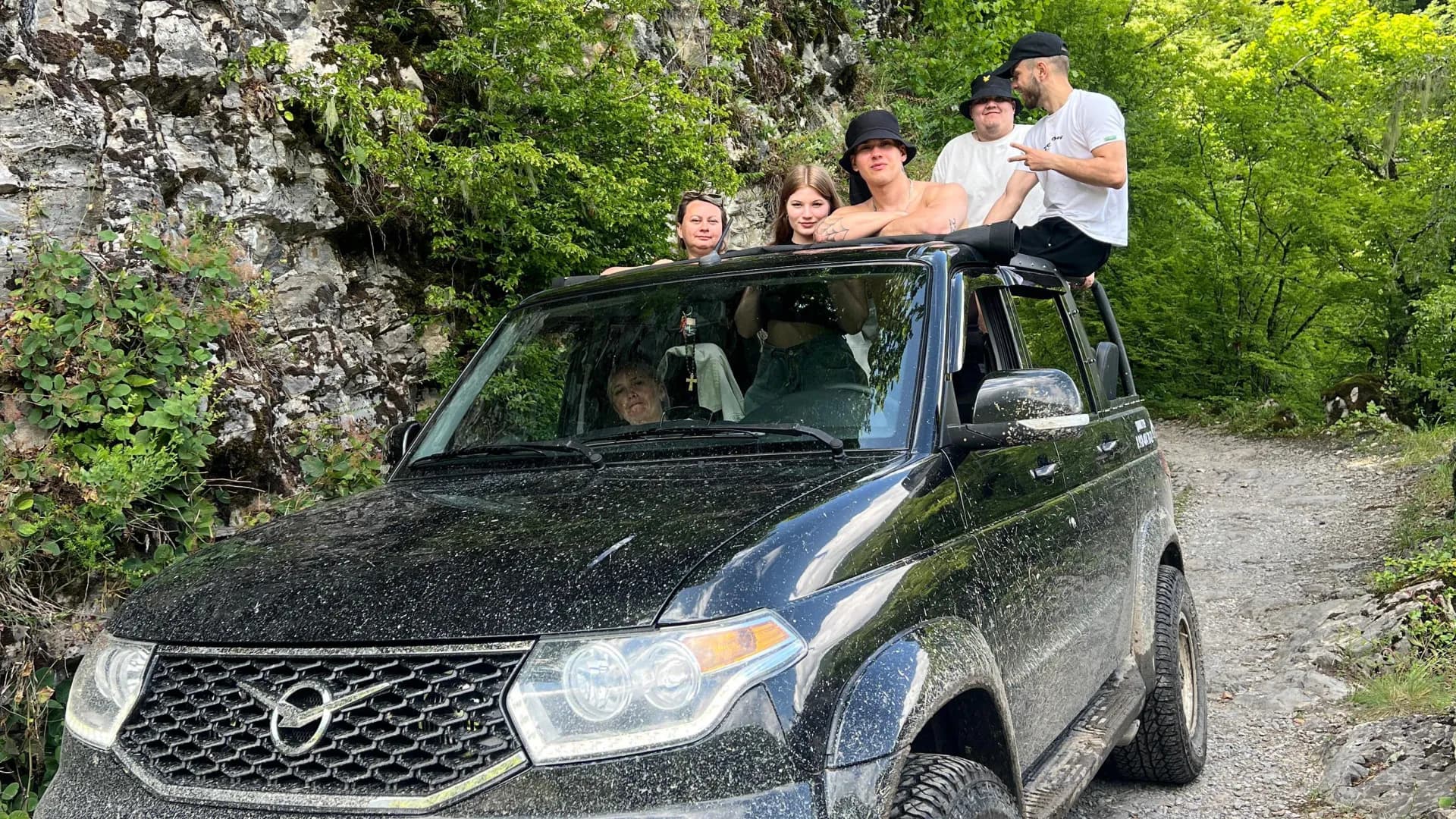 Индивидуальный джип-тур Золотое кольцо Аибги и Безымянный водопад (экосбор включен)