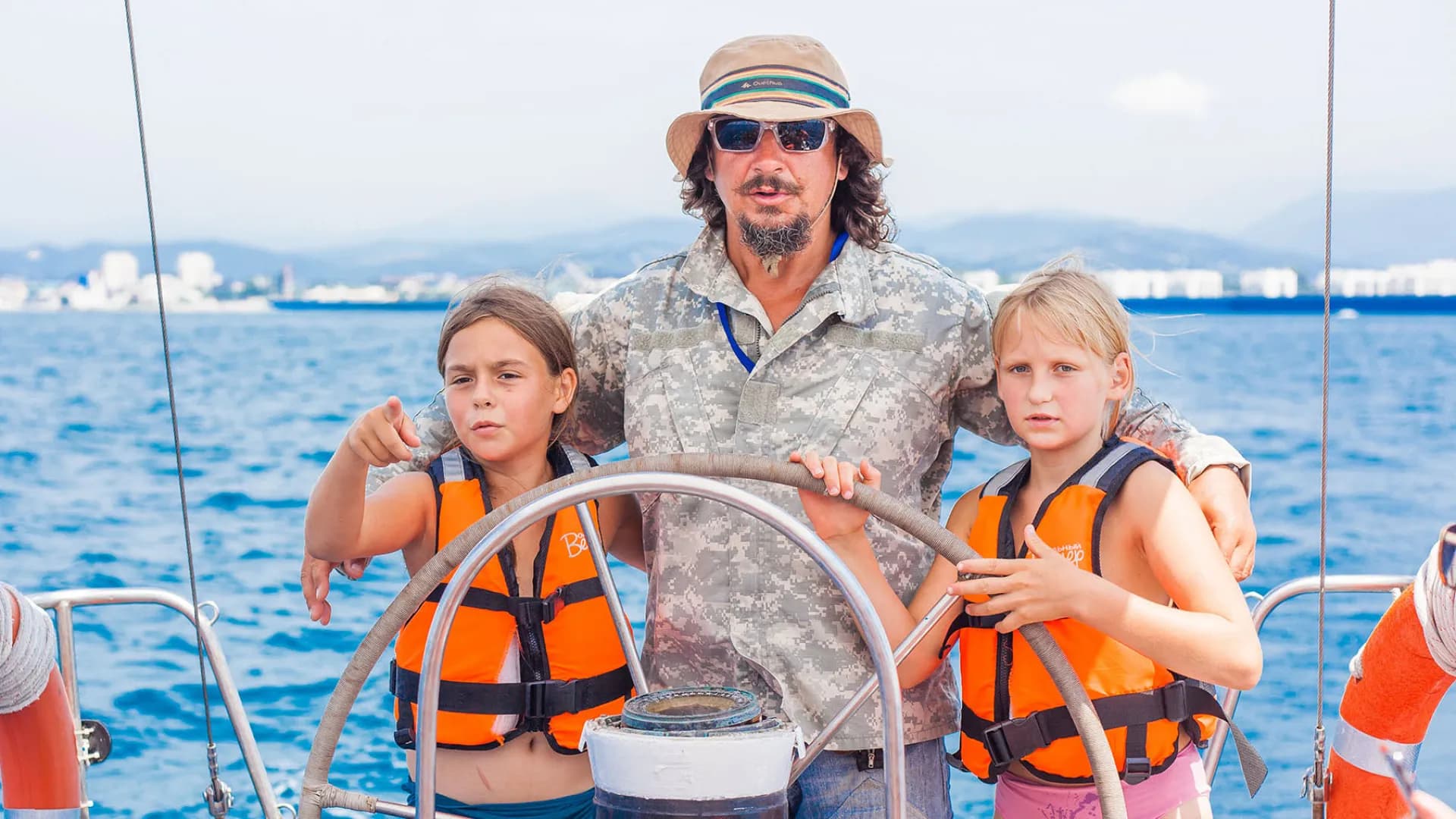 Морская прогулка с катанием на гидроцикле 2,5 часа в Имеретинском порту.