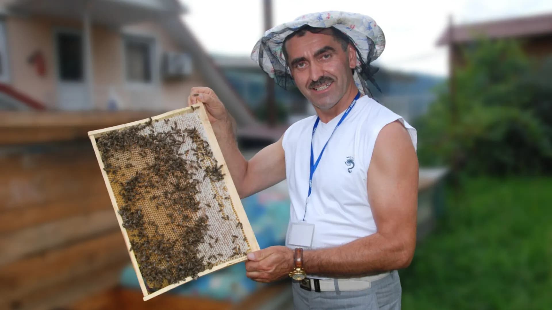 "В гостях у пасечника Гамзата": гастро-тур на пасеку с дегустацией и ужином. Мед, шашлык и магия гор!