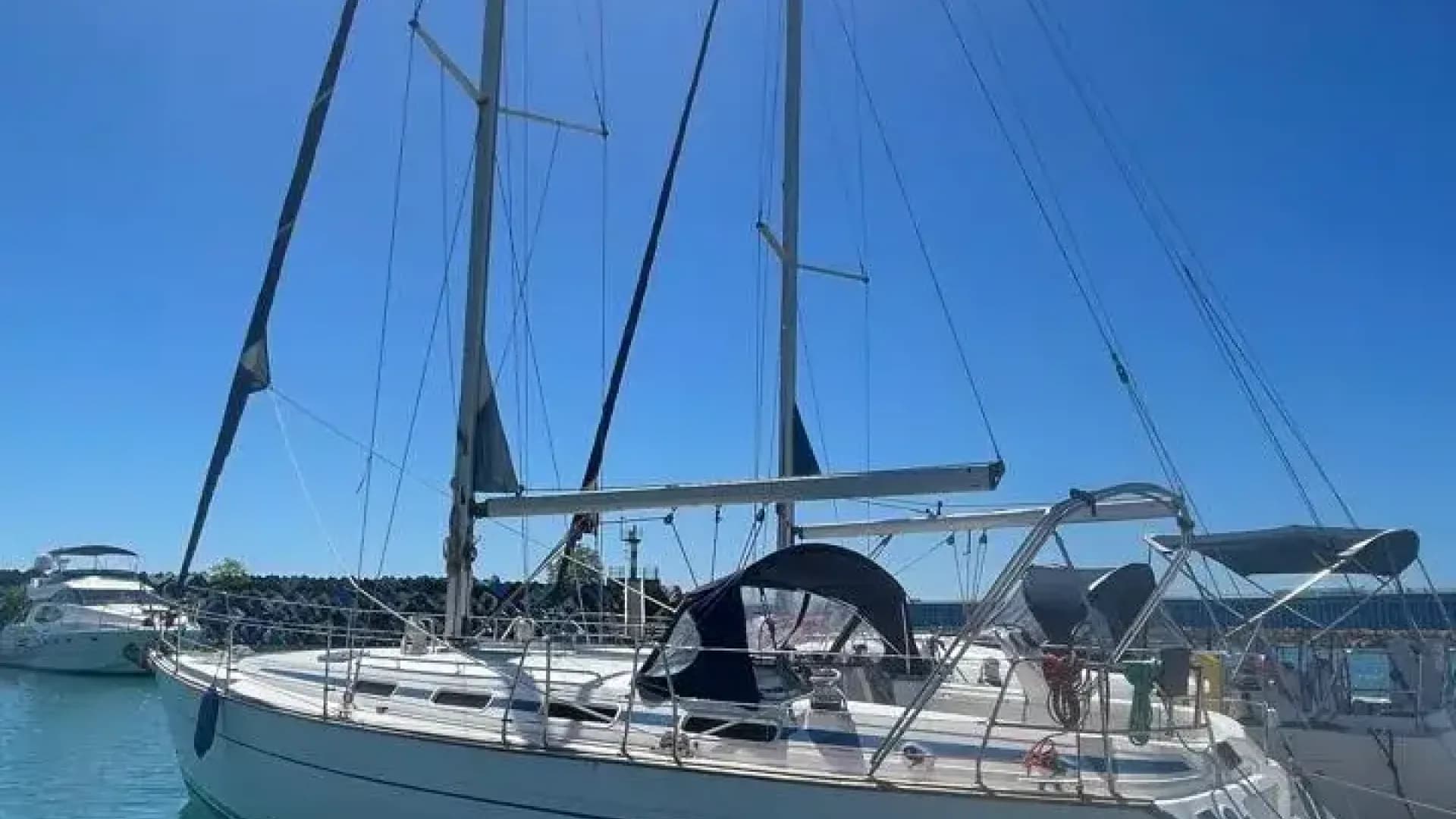 Морская прогулка на парусной яхте из Имеретинского порта