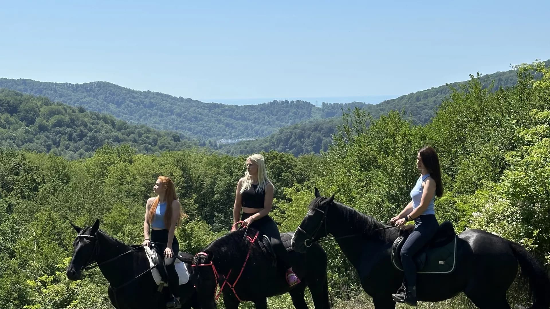 Конная прогулка для новичков в горах Кудепсты с трансфером