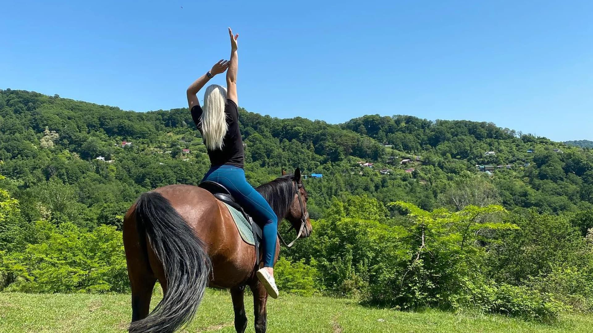 Индивидуальная прогулка на лошадях на "Райские поля" (7 часов)