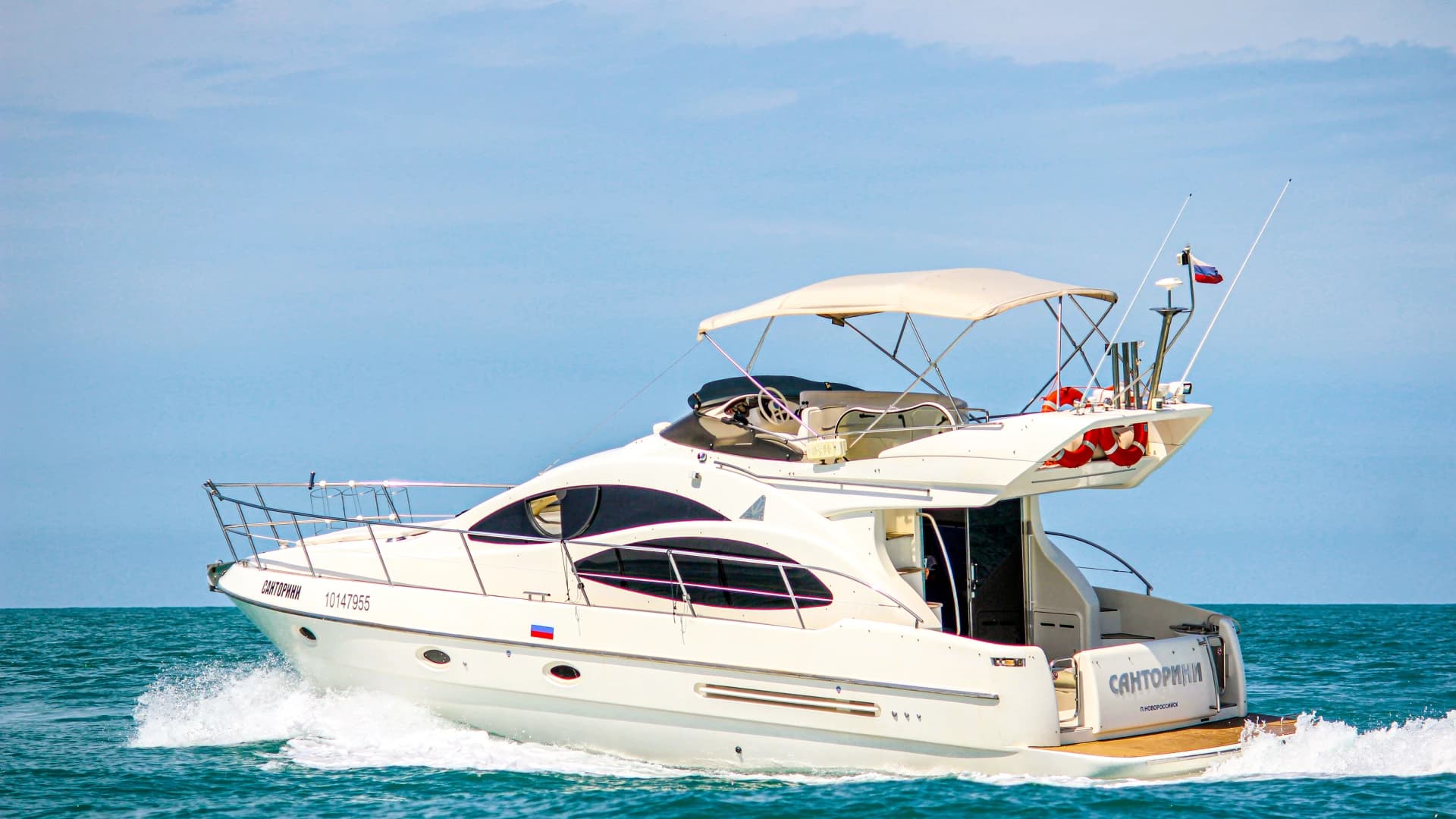 Аренда яхты Санторини. Центральный порт