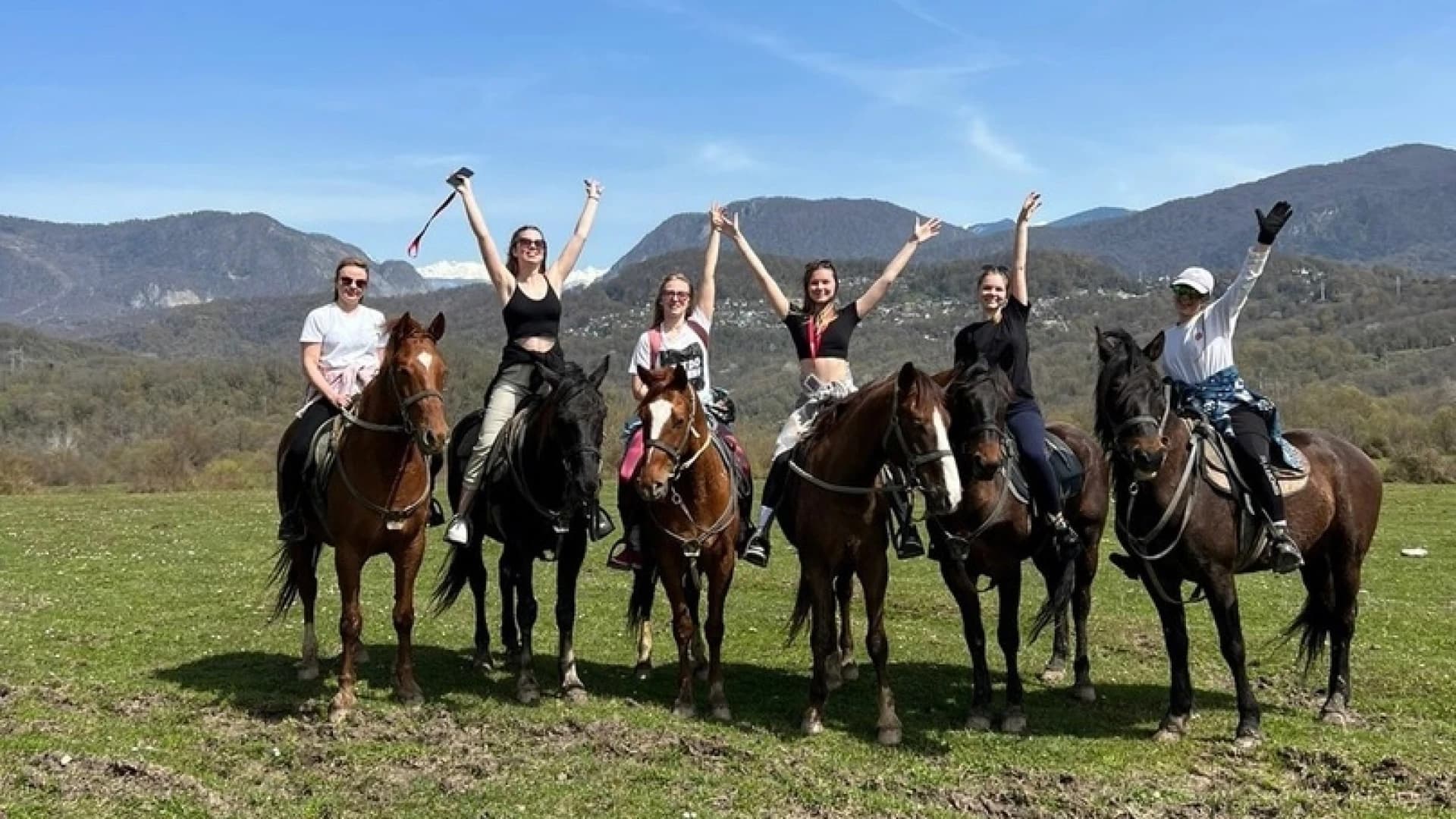 Конная прогулка "Сухой Каньон" (4 часа)