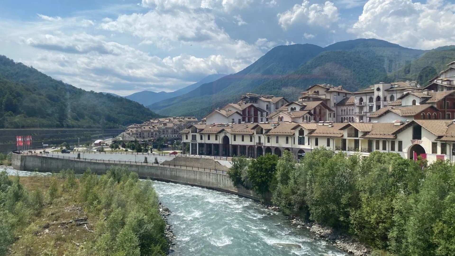 Индивидуальный тур "Три курорта, этнопарк "Моя Россия" и Ахштырский каньон"