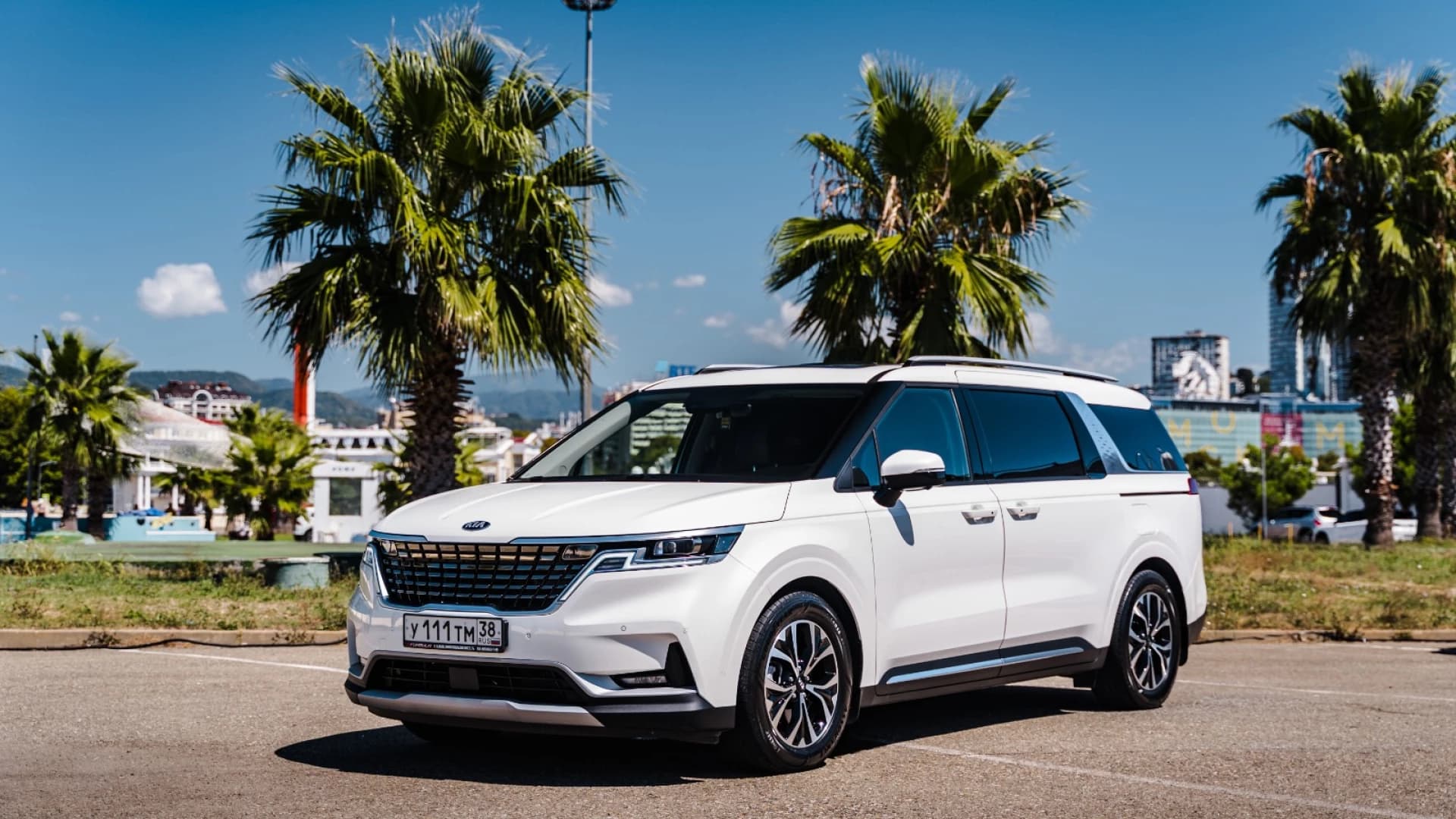 Прокат белой Kia Carnival в Сочи