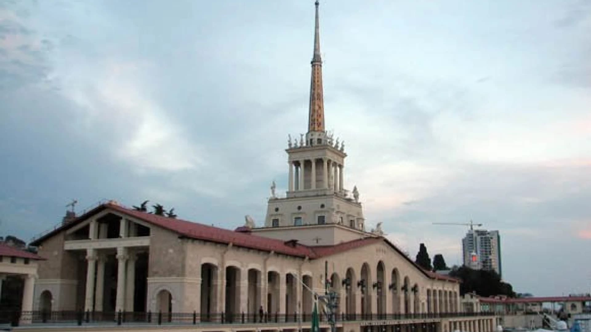 Групповая экскурсия: Обзорная по Сочи, Морской Вокзал и Дача Сталина